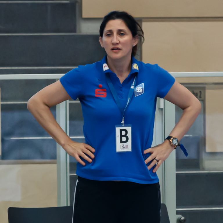 5 Ways Women Can Dress Up A Polo Shirt Uniform 5-ways-women-can-dress-up-a-polo-shirt-uniform